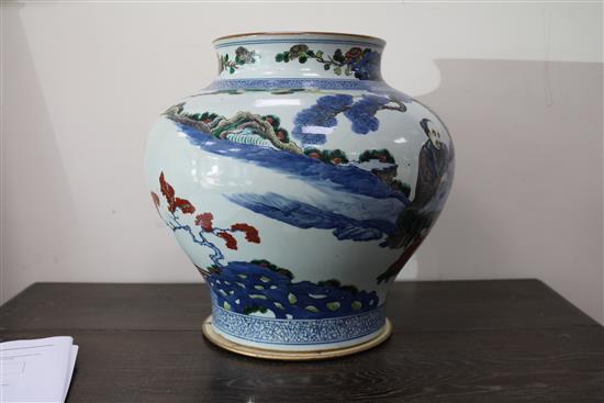 A large Chinese wucai jar, 19th century, height 34cm, cracked